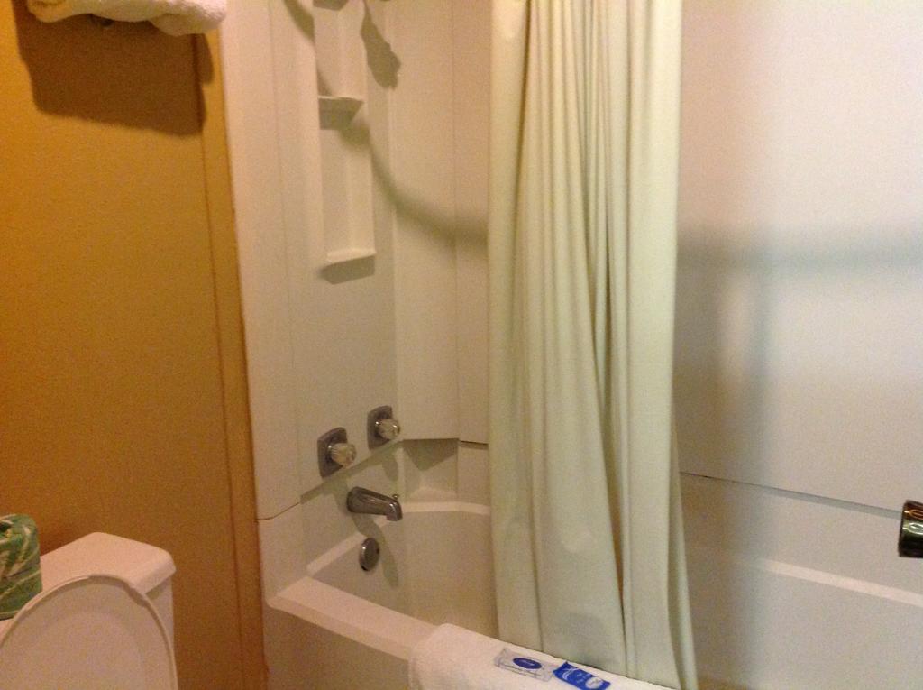 Scottish Inn And Suites Tomball Bilik gambar