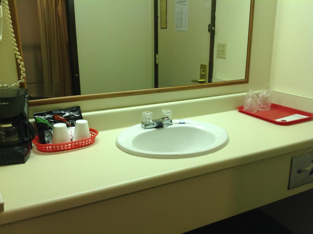 Scottish Inn And Suites Tomball Bilik gambar
